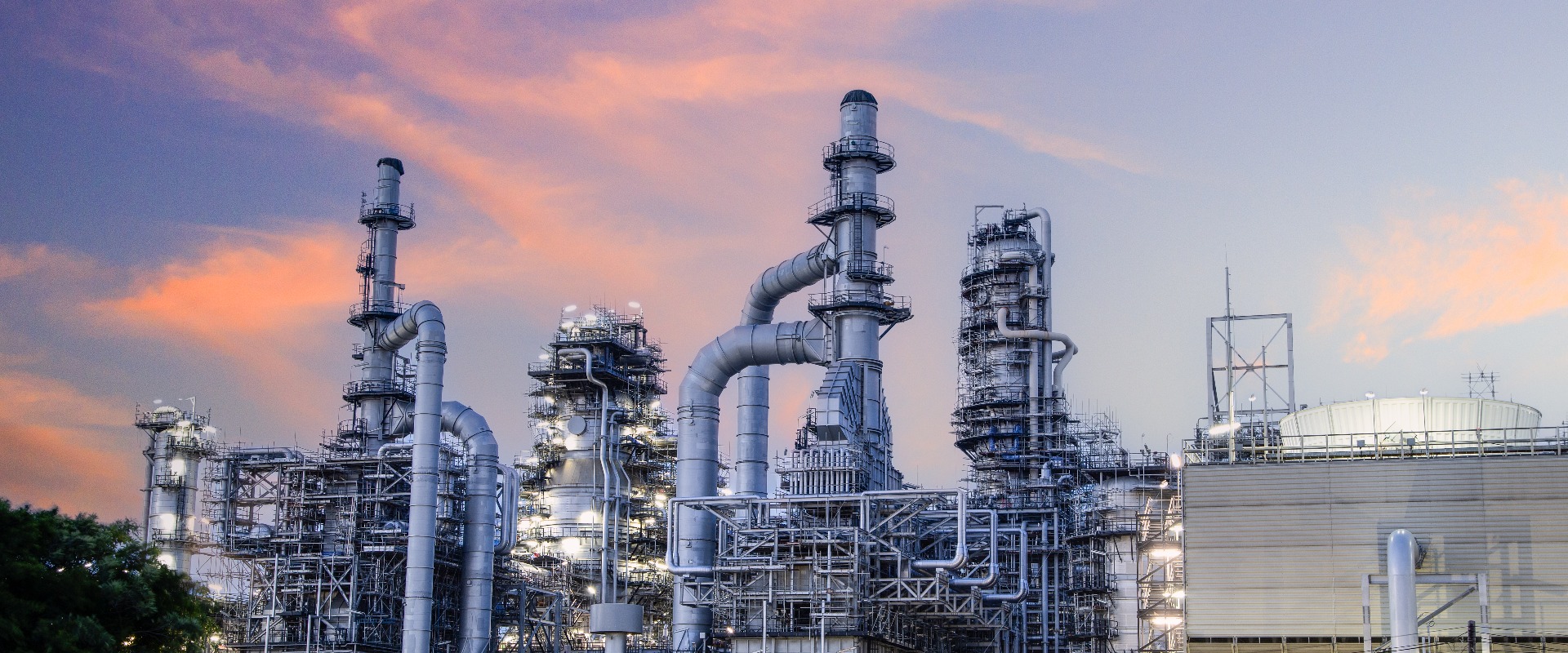 Petrochemie, Erdölraffinerie, Öl- und Gaslagertanks, Industrielandschaft der Energiewirtschaft, Gebäude